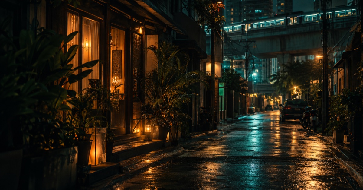 曼谷 BONITA:官網把店內、出張到長時間陪伴的價目全列成表——40 分 1,600 泰銖起,遲到超過十五分鐘又沒通知就當取消(2026)
